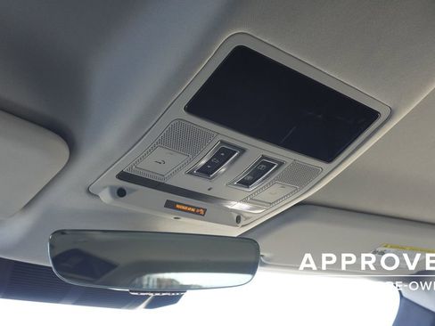 Used 2025 Land Rover Defender 110 S image 16