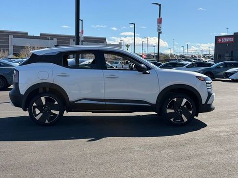 New 2026 Nissan Kicks SR FWD image 6