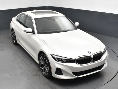 Used 2026 BMW 330i xDrive Sedan AWD/4WD image 17
