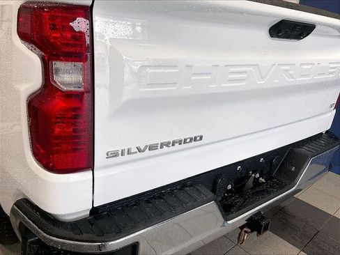 Used 2023 Chevrolet Silverado 1500 LT AWD/4WD image 28