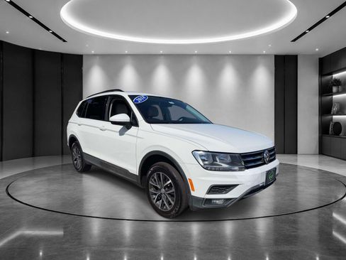 Used 2018 Volkswagen Tiguan SE AWD/4WD image 2