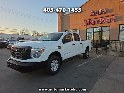 Used 2018 Nissan Titan S image 1