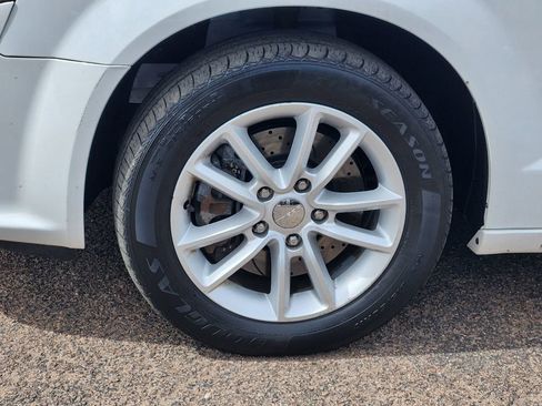 Used 2019 Dodge Grand Caravan SXT FWD image 10