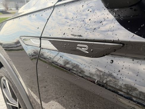 Used 2024 Volkswagen Tiguan SEL R-Line image 10