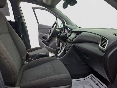 Used 2022 Chevrolet Trax LS w/ Tint and Cruise Package image 16