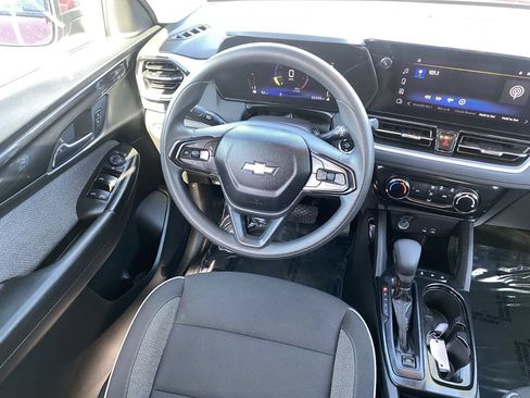 Used 2025 Chevrolet TrailBlazer LT FWD image 15