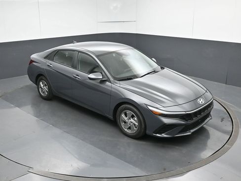 New 2026 Hyundai Elantra SE image 23