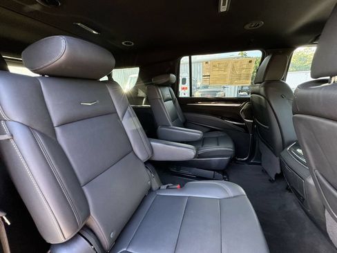 Used 2025 Cadillac Escalade ESV Luxury RWD image 29