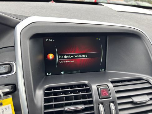 Used 2016 Volvo XC60 T5 Premier w/ Proximity Package image 18