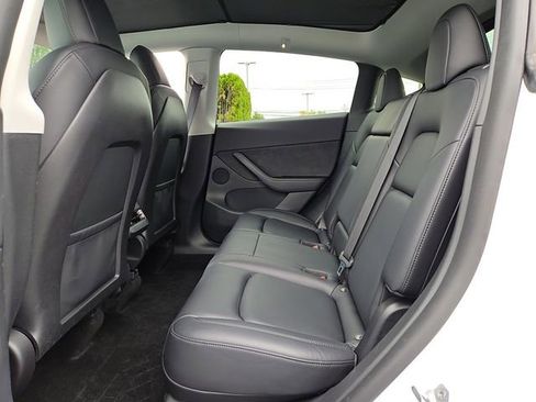 Used 2021 Tesla Model Y Long Range image 10