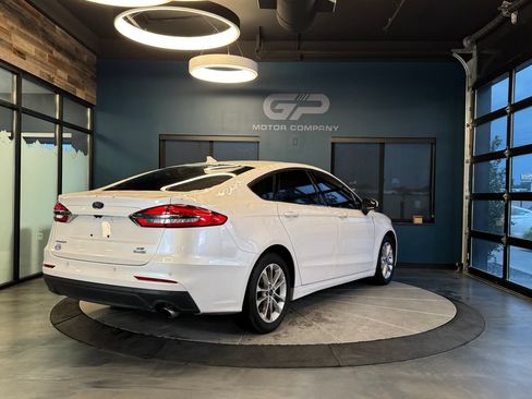 Used 2020 Ford Fusion SE FWD image 3