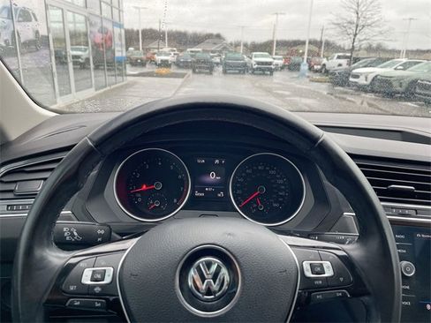 Used 2019 Volkswagen Tiguan SE w/ Panoramic Sunroof Package image 11