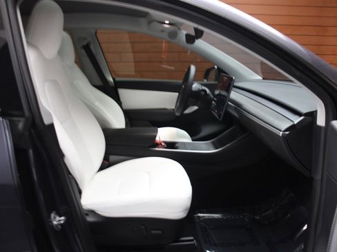 Used 2020 Tesla Model Y Long Range image 21