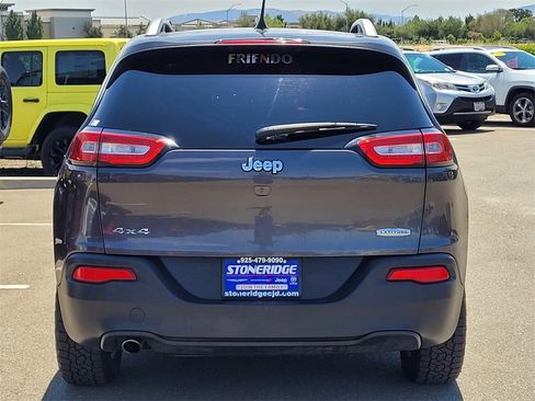 Used 2018 Jeep Cherokee Latitude Plus w/ Cold Weather Group image 6