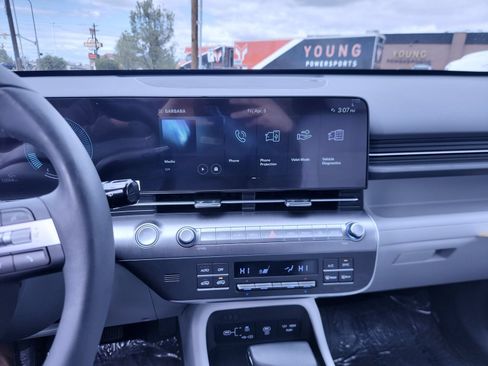 Used 2025 Hyundai Kona SEL AWD/4WD image 15