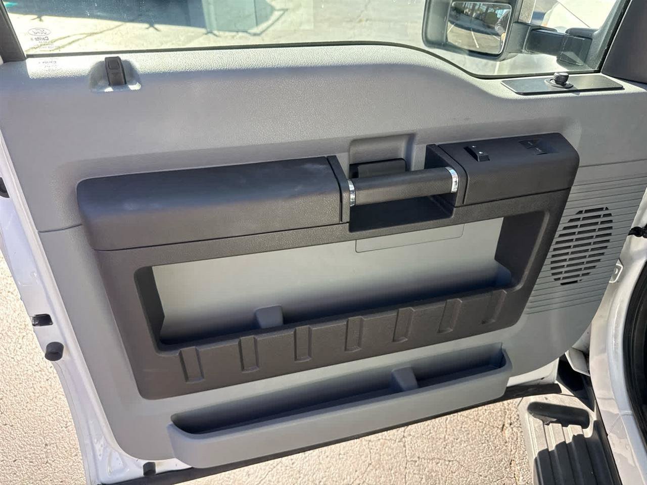 Used 2016 Ford F550 4x4 Regular Cab Super Duty image 16