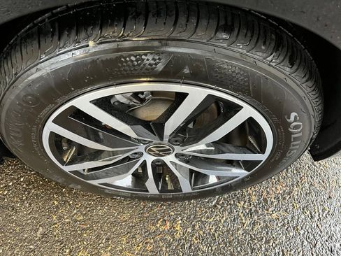 Used 2025 Volkswagen Jetta SE image 30