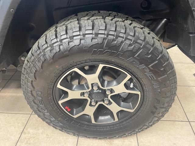 Used 2018 Jeep Wrangler Unlimited Sahara AWD/4WD image 18