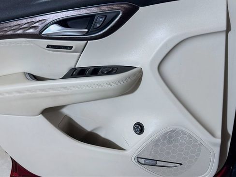 Certified 2022 Buick Envision Avenir w/ Technology Package II FWD image 16