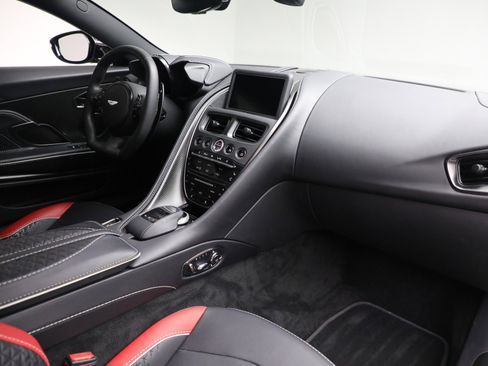 Used 2023 Aston Martin DBS Coupe image 27