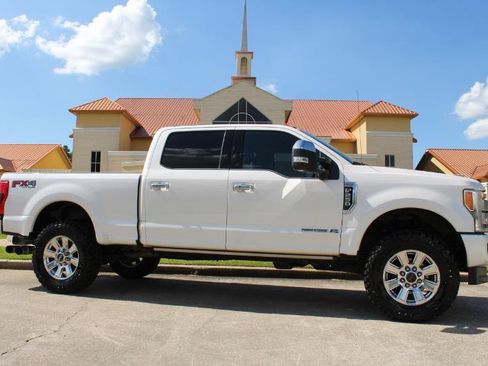 Used 2018 Ford F250 Platinum w/ Platinum Ultimate Package AWD/4WD image 3