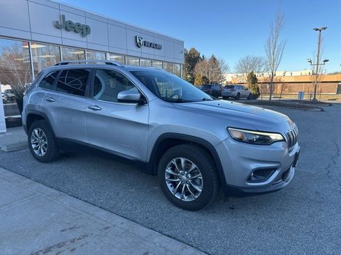 Used 2019 Jeep Cherokee Latitude Plus w/ Cold Weather Group image 5