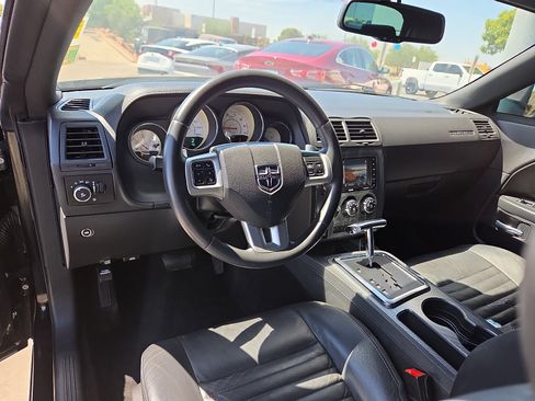 Used 2014 Dodge Challenger R/T Plus RWD image 7