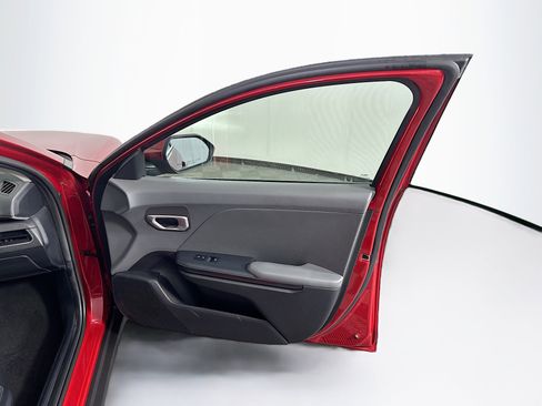 Used 2025 Kia K4 LXS image 32