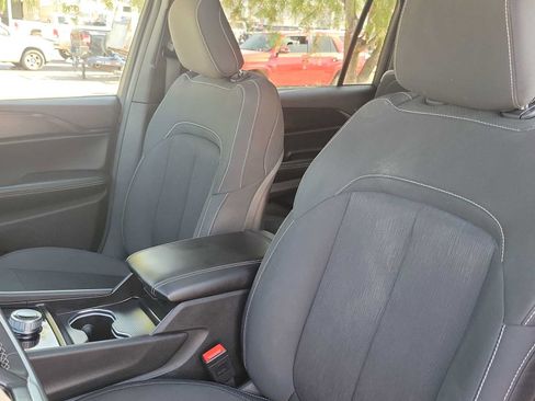 Used 2025 Jeep Grand Cherokee L Laredo AWD/4WD image 15