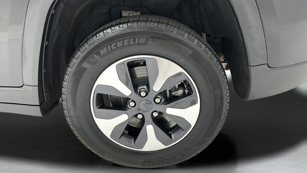 Used 2023 Jeep Grand Cherokee 4WD 4xe image 8