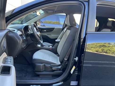 Used 2023 Chevrolet Equinox LS FWD image 4