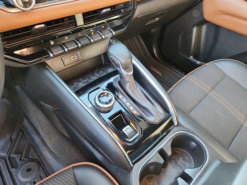 Used 2024 GMC Canyon AT4 w/ Technology Package image 18