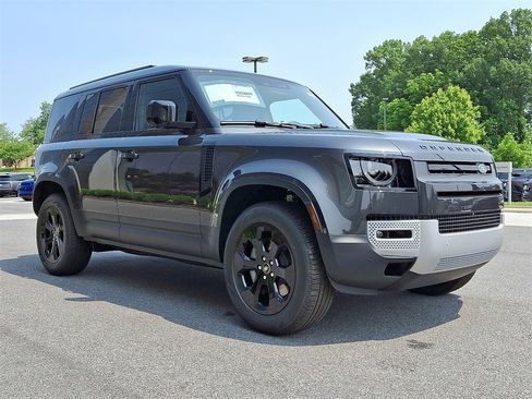 New 2025 Land Rover Defender 110 S image 4