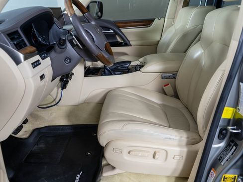 Used 2016 Lexus LX 570 4WD w/ Luxury Package image 10