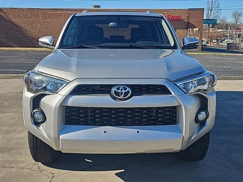 Used 2016 Toyota 4Runner SR5 image 3