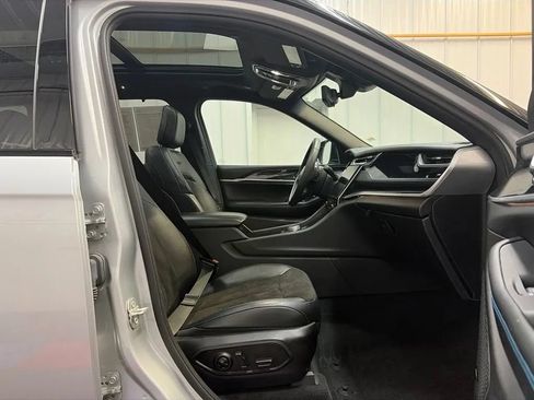 Used 2023 Jeep Grand Cherokee Trailhawk w/ Luxury Tech Group III AWD/4WD image 23