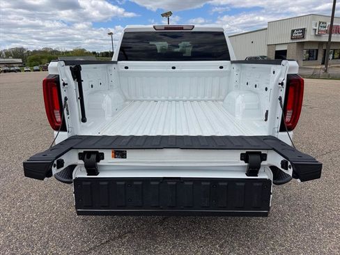 Used 2025 GMC Sierra 1500 SLT AWD/4WD image 5