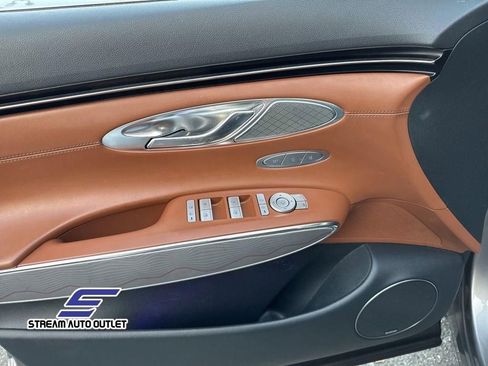 Used 2023 Genesis GV70 2.5T w/ Advanced Package image 12