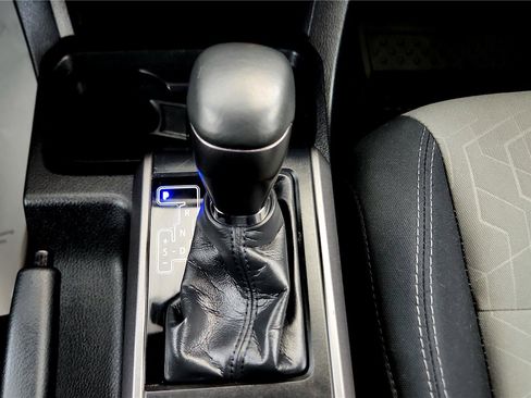 Used 2022 Toyota Tacoma TRD Off-Road w/ Technology Package image 27