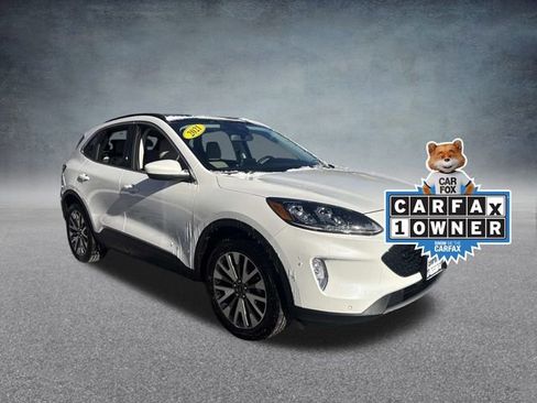 Used 2021 Ford Escape Titanium image 2