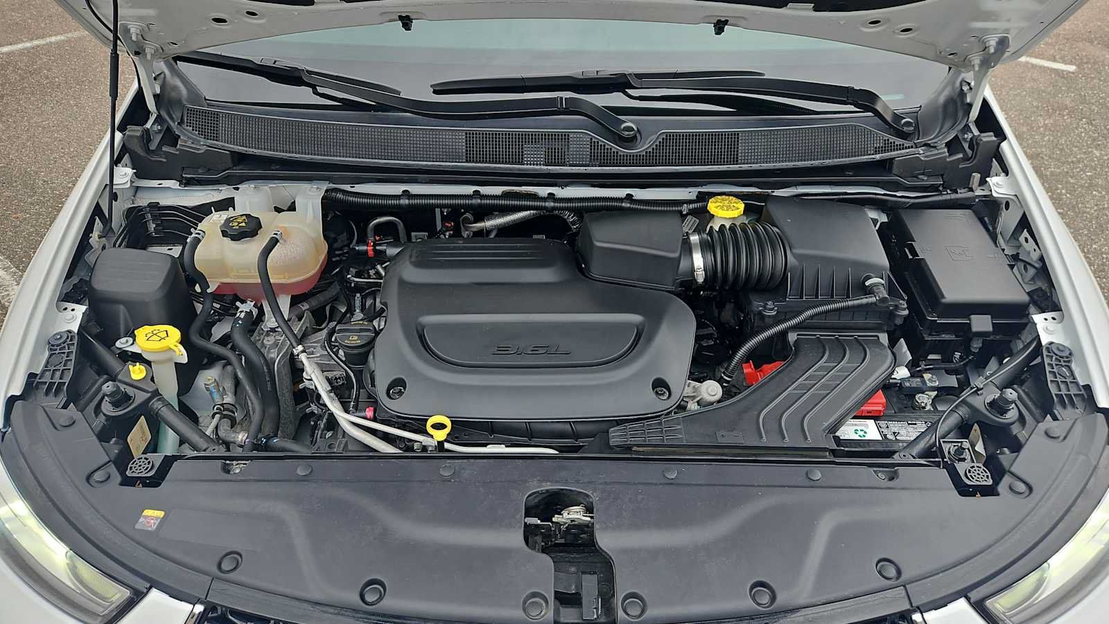 Used 2023 Chrysler Pacifica Touring-L FWD image 17