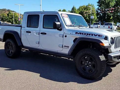 Used 2023 Jeep Gladiator Mojave image 2