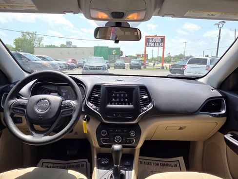 Used 2020 Jeep Cherokee Latitude w/ Safety Group AWD/4WD image 14