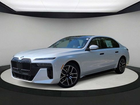 Used 2026 BMW i7 xDrive60 w/ Executive Package AWD/4WD image 1