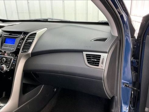 Used 2016 Hyundai Elantra GT FWD image 17