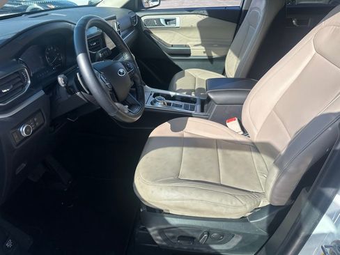 Used 2020 Ford Explorer XLT w/ Equipment Group 202A image 24