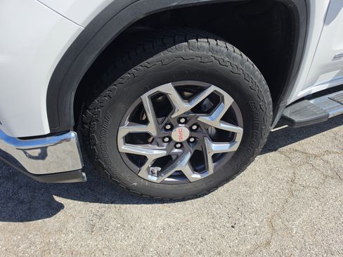 Used 2024 GMC Sierra 1500 SLT w/ SLT Premium Plus Package image 3