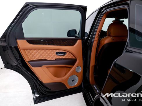 Used 2021 Bentley Bentayga w/ First Edition Specification AWD/4WD image 17