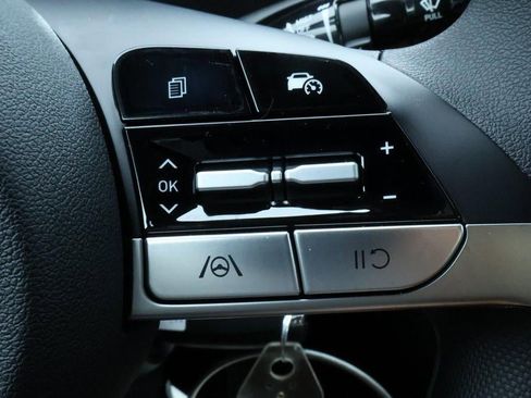 New 2025 Hyundai Elantra SE image 11