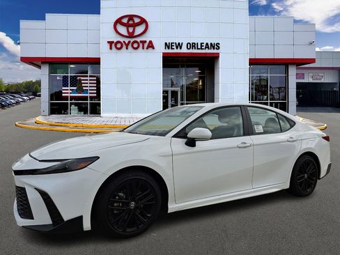 Used 2025 Toyota Camry SE w/ Multimedia Upgrade Package image 1